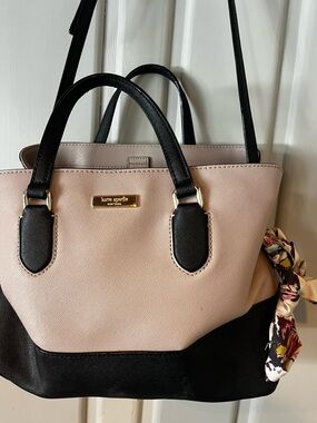 KATE SPADE LAUREL WAY EVANGELIE HANDBAG - ALMNDNE/BK